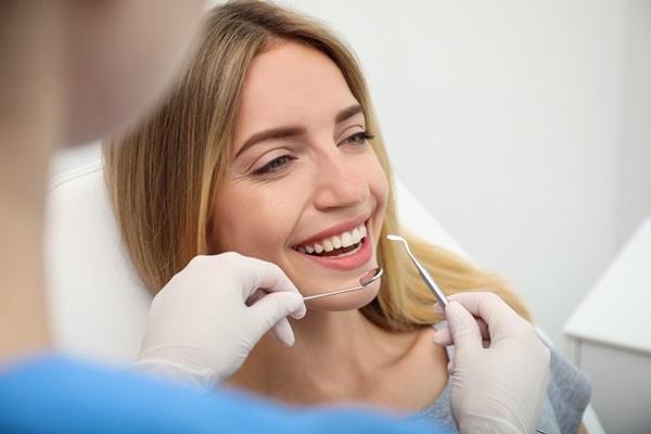 Issues A Cosmetic Dentist Can Fix With Dental Veneers